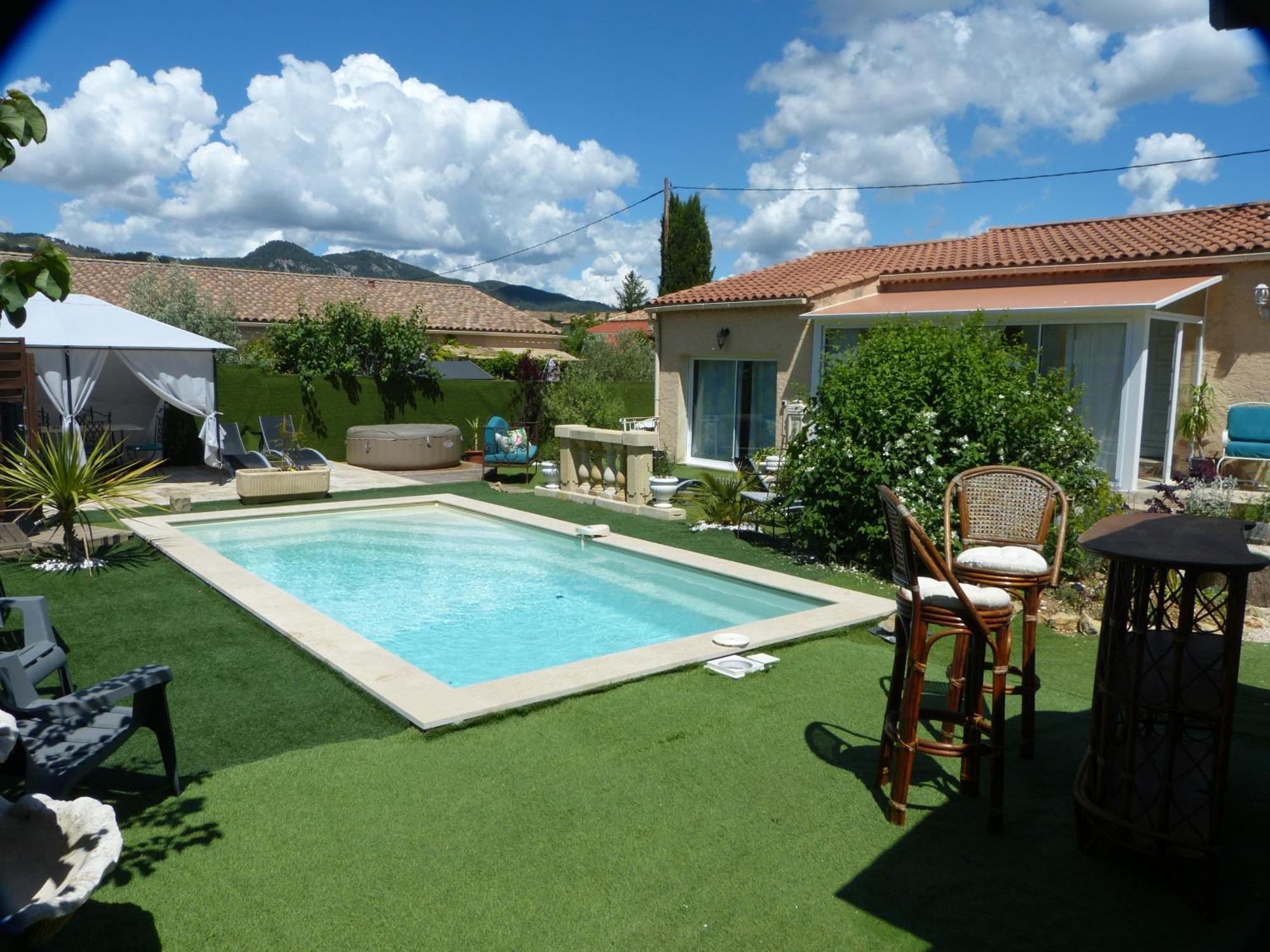 Eclats Du Sud Hebergements "Les Lavandes" Ou "Les Romarins" Meubles De Tourisme Classes 3 Etoiles Auriol Zimmer foto